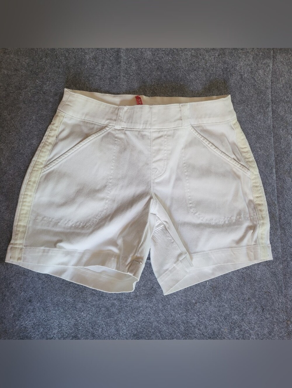 Spanx Pull On Shorts On The Go 6" White Women's XS Silver Lining Technology